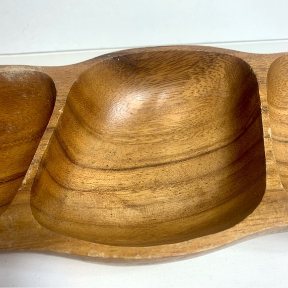 Vintage Monkeypod wood leaf dish. Approximately 15”L x 2”H x 5”W. - Picture 4 of 12